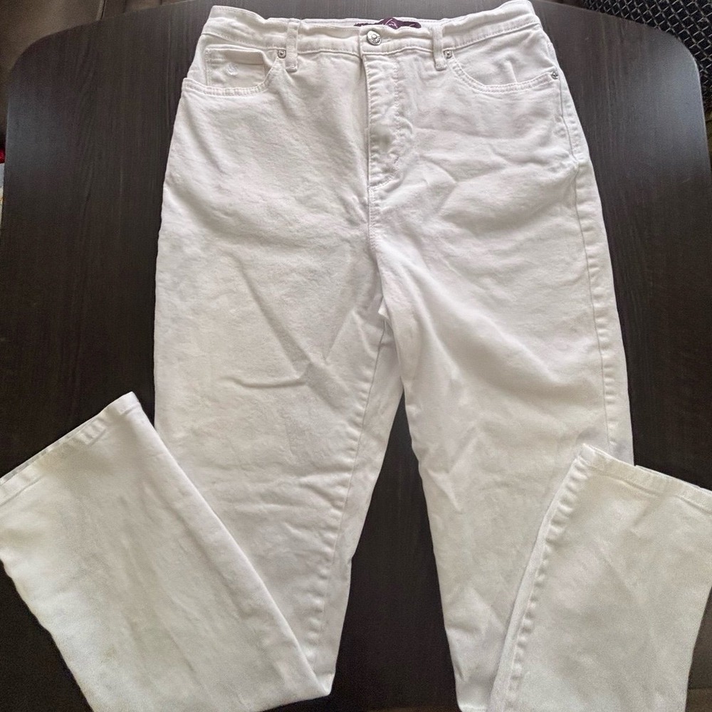 Gloria Vanderbilt Womens Size 10 Amanda Stretch White Jeans. 98% Cotton, 2% Elas